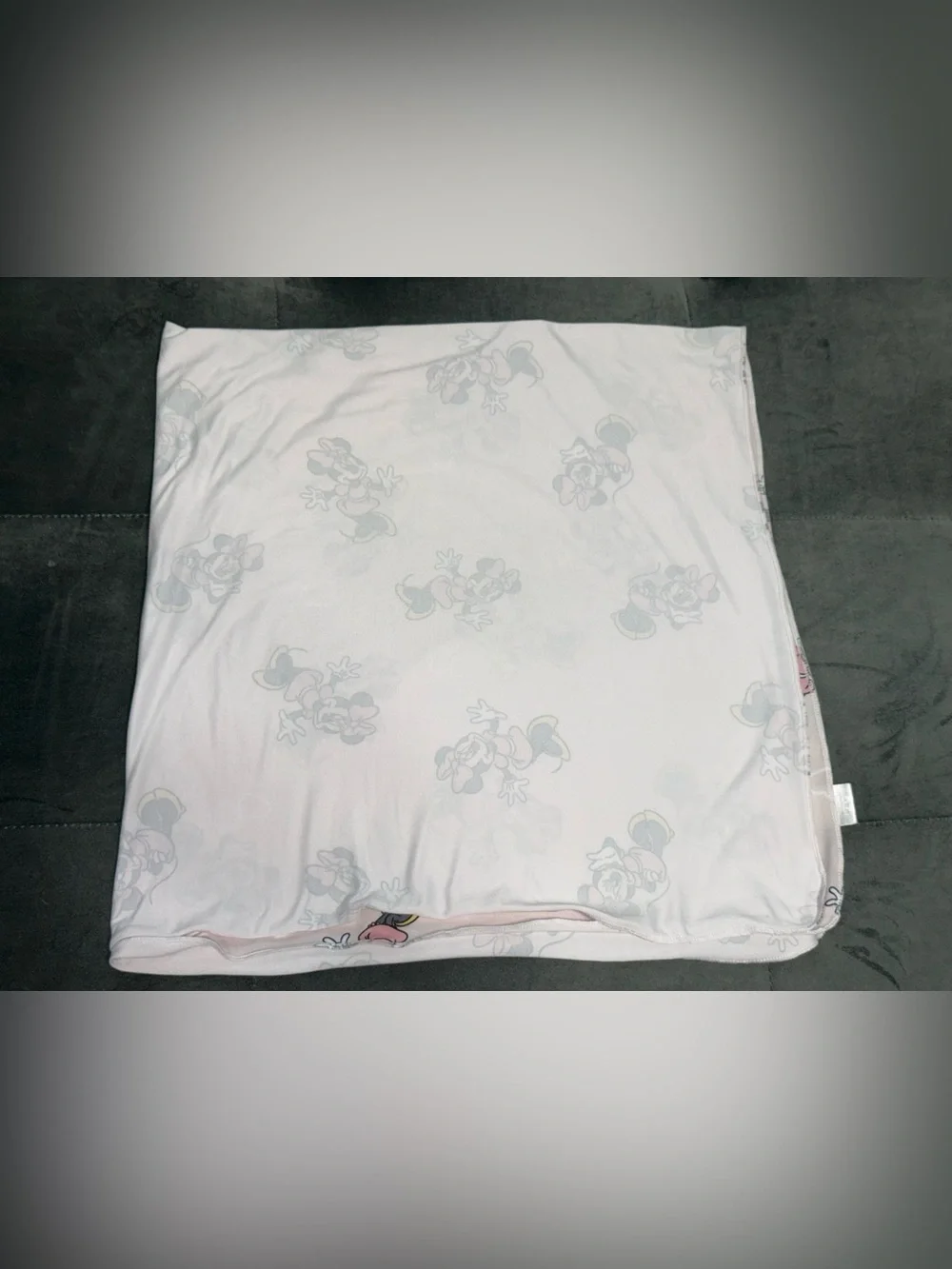Disney Baby Minnie Mouse 40” x 37” Pink Stretchy Baby Blanket